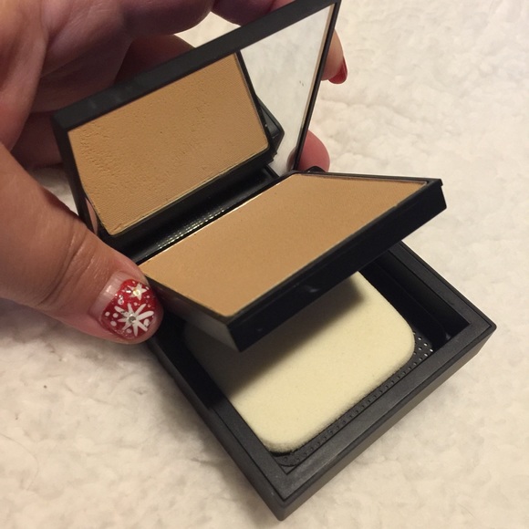 NARS ALL DAY LUMINOUS POWDER FOUNDATION ~ FIJI - Picture 4 of 6